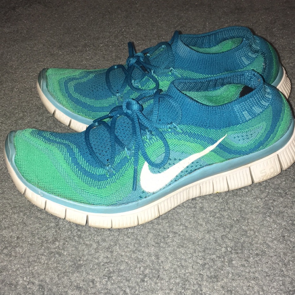 Nike Flyknit Tennis Shoe